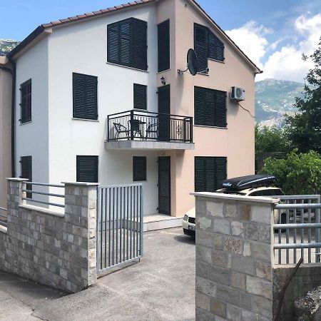 Apartmani Petrija Prcanj Exterior photo