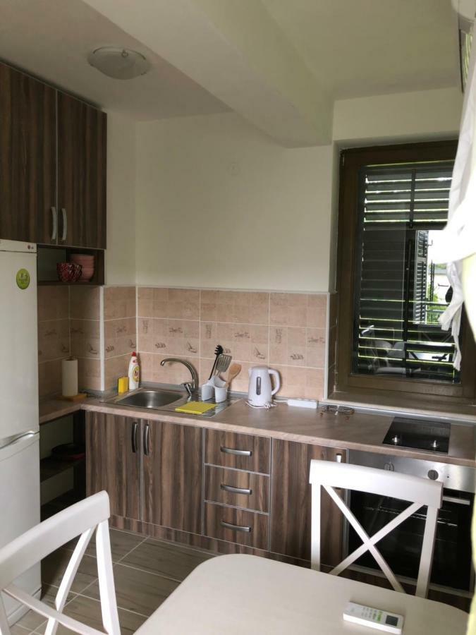 Apartmani Petrija Prcanj Exterior photo