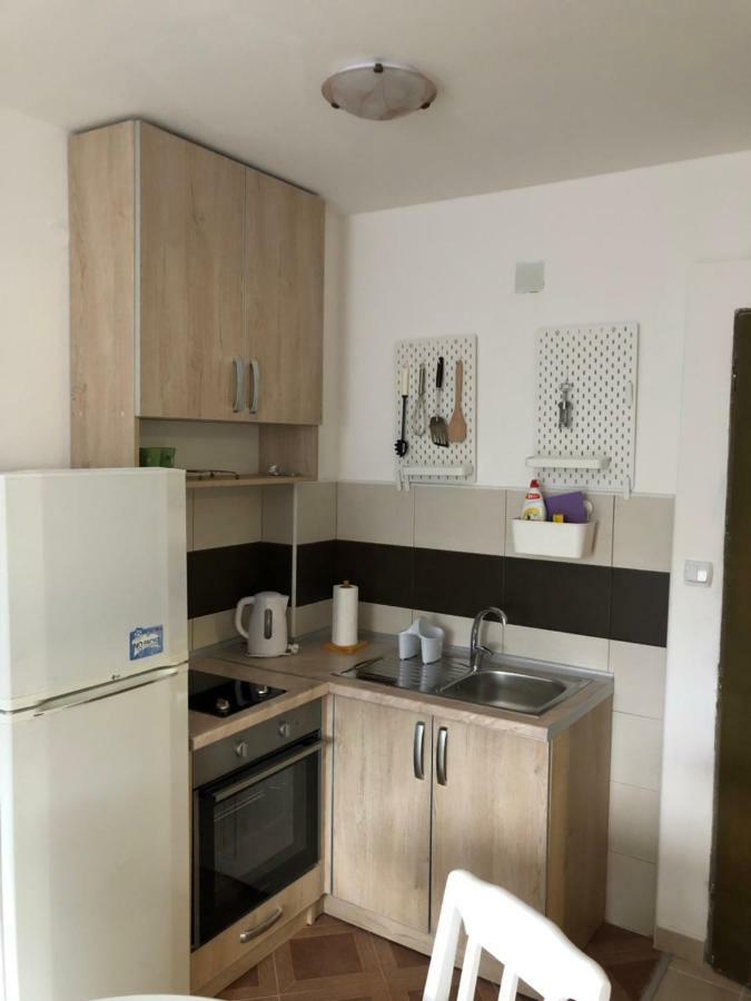 Apartmani Petrija Prcanj Exterior photo