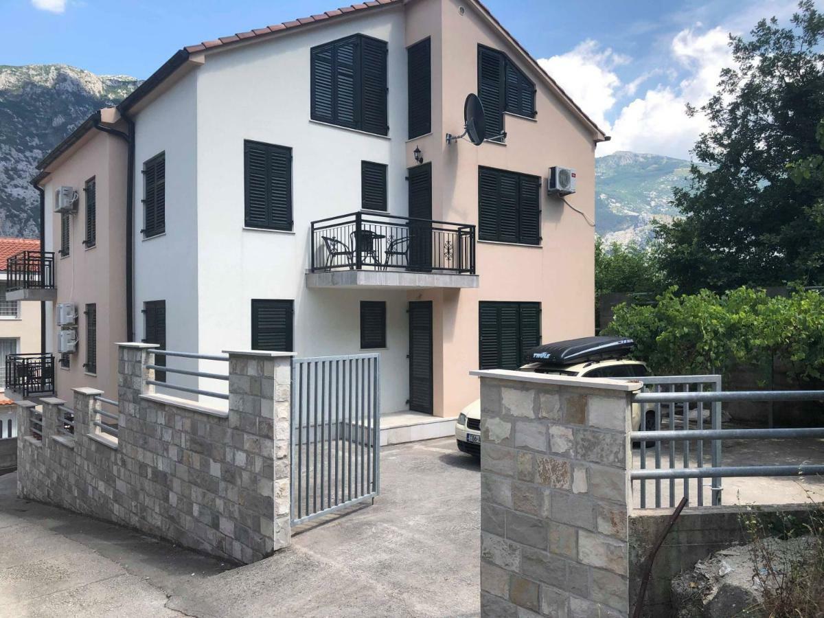 Apartmani Petrija Prcanj Exterior photo
