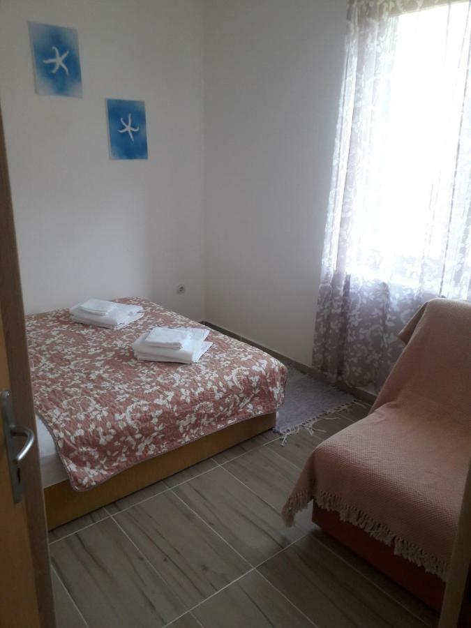 Apartmani Petrija Prcanj Exterior photo